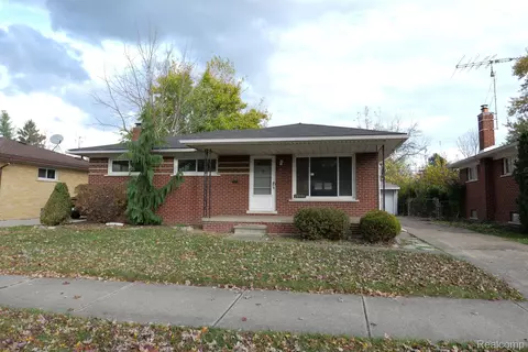 28106 Rosebriar St, Saint Clair Shores, MI 48081