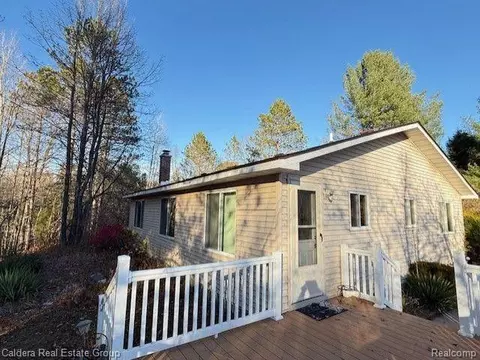 1155 Heil Rd, Hay, MI 48624