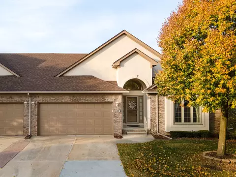 47266 Hunters Chase Dr, Macomb, MI 48042