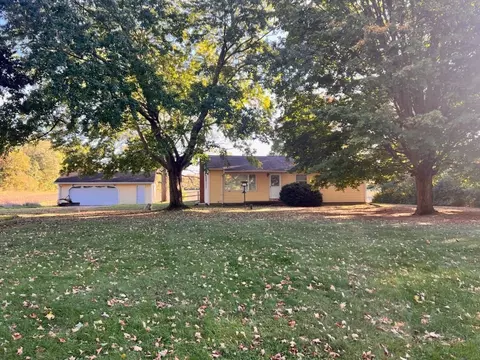 2206 Greenwood Rd, Lapeer, MI 48446