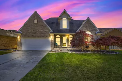 811 Saint Johns Blvd, Lincoln Park, MI 48146