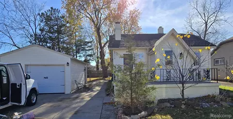 1454 Wells St, Burton, MI 48529