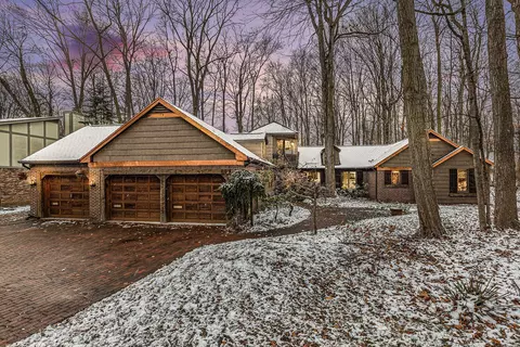 21679 Beauford Ln, Northville, MI 48167
