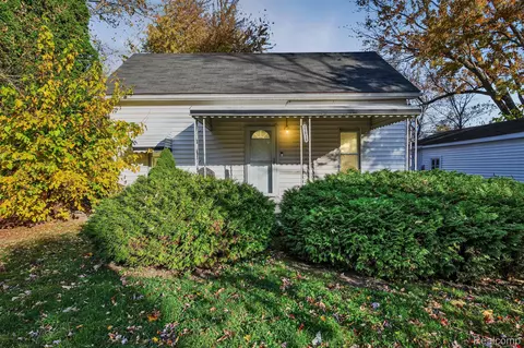22828 Oakwood Ave, Eastpointe, MI 48021