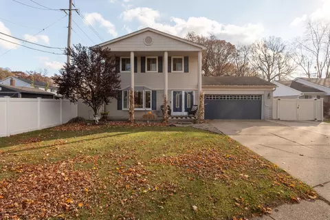 26151 Kinyon St, Taylor, MI 48180