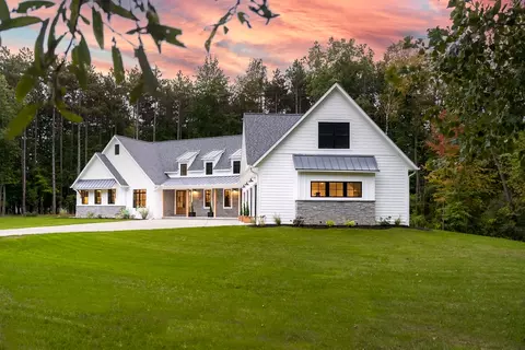 452 Herrington Dr, Orion, MI 48362