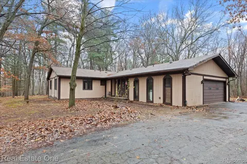 2825 Stanton Rd, Orion, MI 48362