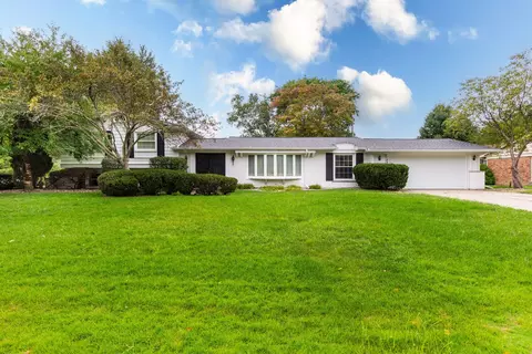 7066 Valleybrook Rd, West Bloomfield, MI 48322