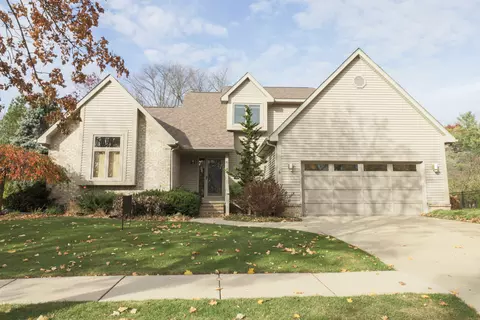 614 W Caledonia St, Howell, MI 48843