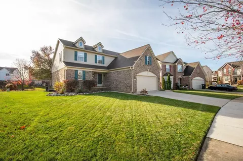 654 Autumn Ridge Dr, Westland, MI 48185