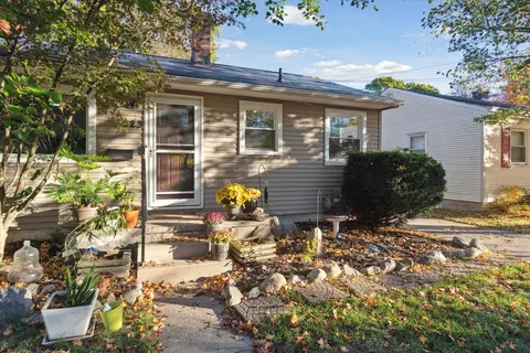 223 E Willard Ave, Lansing, MI 48910