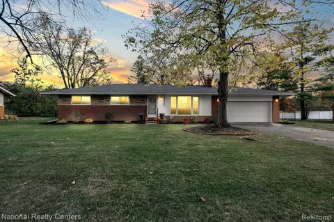 32223 Old Forge Ln, Farmington Hills, MI 48334