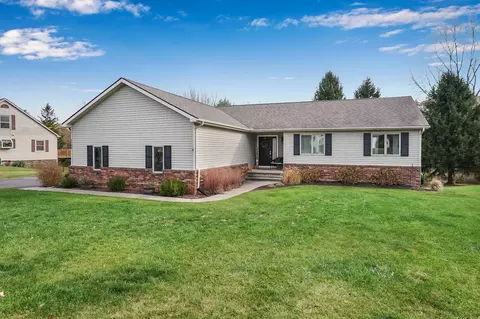 7780 Thunder Bay Dr, Pinckney, MI 48169