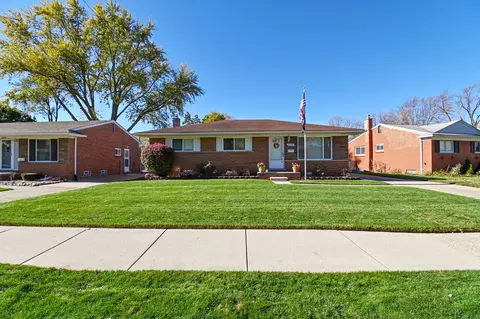 26431 Wexford Dr, Warren, MI 48091