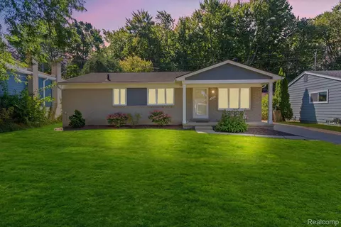 14532 Debbie Dr, Sterling Heights, MI 48313
