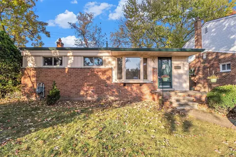 2903 Maplewood Ave, Royal Oak, MI 48073