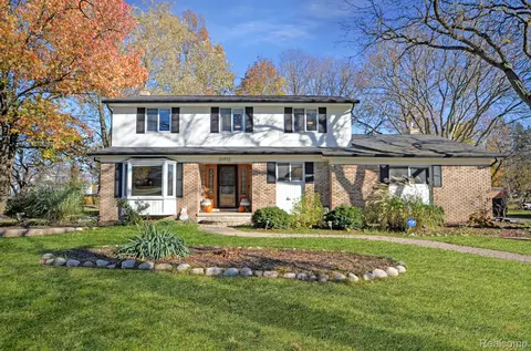 20972 Eastfarm Ln, Northville, MI 48167