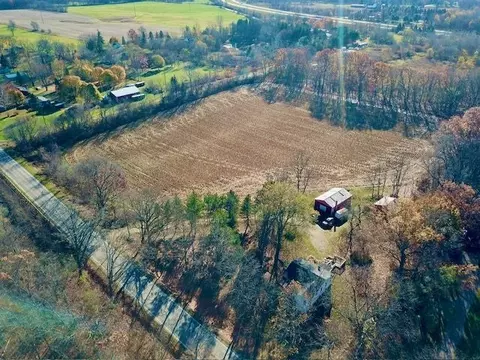 131 Turrill Rd, Lapeer, MI 48446