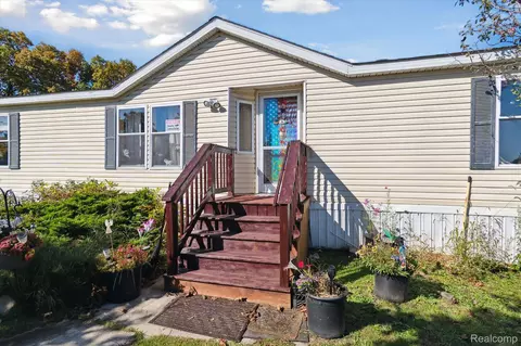 2852 Acre Hill Rd, Brighton, MI 48114