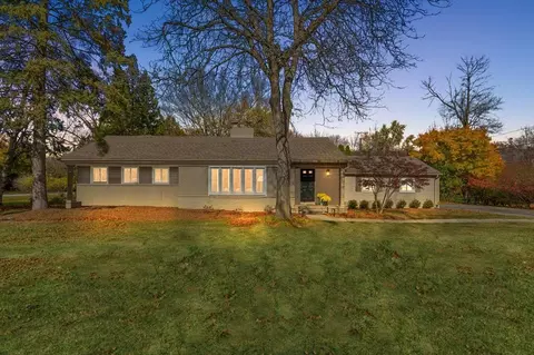 23050 W 13 Mile Rd, Bingham Farms, MI 48025
