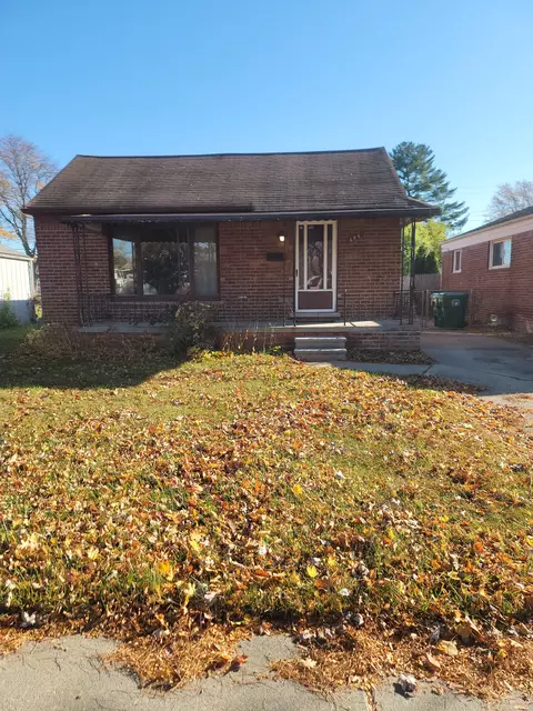 694 Belton St, Garden City, MI 48135