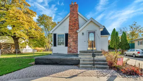 22526 E 13 Mile Rd, Saint Clair Shores, MI 48082