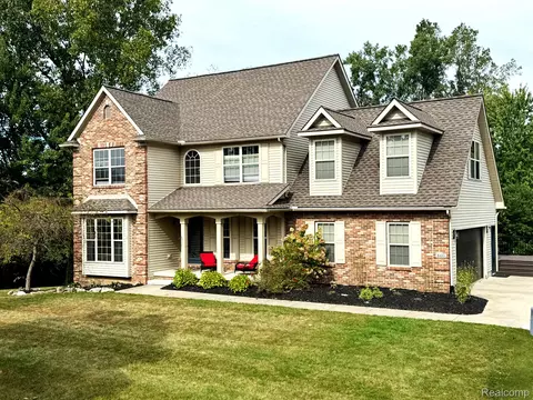 8423 Cranbrook Dr, Grand Blanc, MI 48439