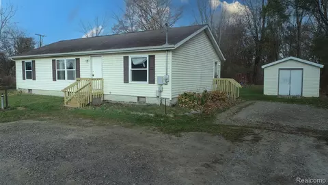 2317 Imlay City Rd, Lapeer, MI 48446