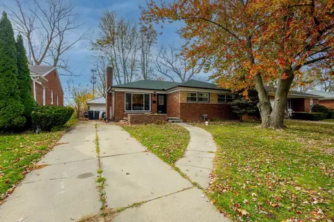 20218 Chalon St, Saint Clair Shores, MI 48080