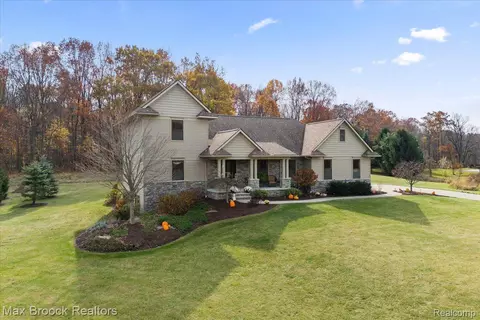 8864 Dawson Country Ln, Waterloo, MI 49240