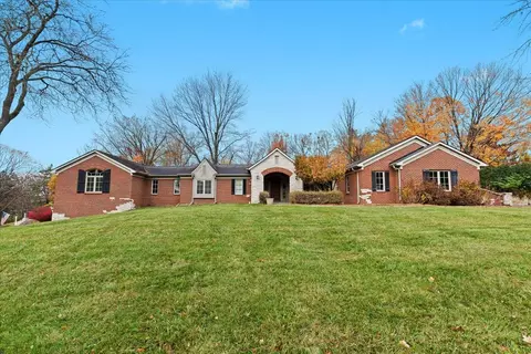 33834 Cotswold St, Farmington Hills, MI 48335