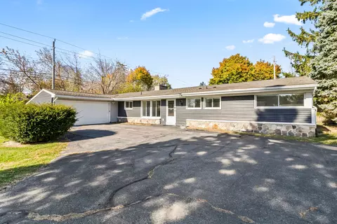 30040 Lochmoor St, Farmington Hills, MI 48334