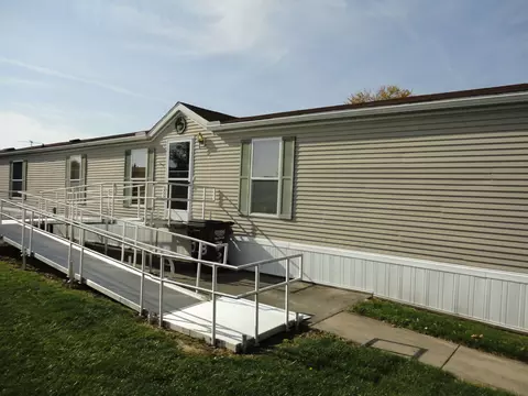 8608 Chanel, Newport, MI 48166
