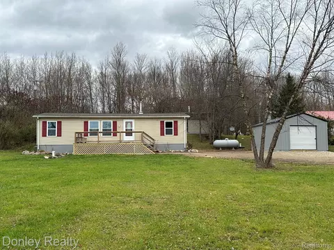 3115 Phelps Lake Rd, Dayton, MI 48744