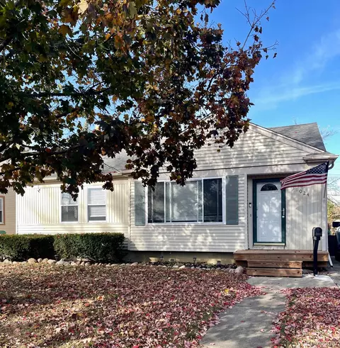 31024 Barton St, Garden City, MI 48135