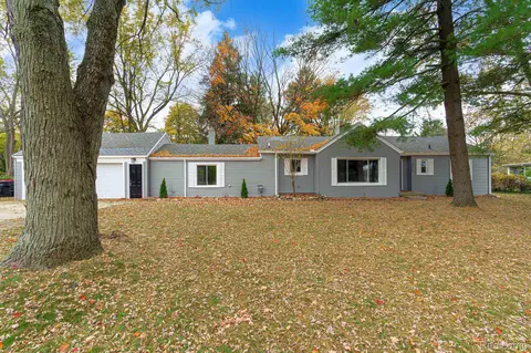 24075 Philip Dr, Southfield, MI 48075