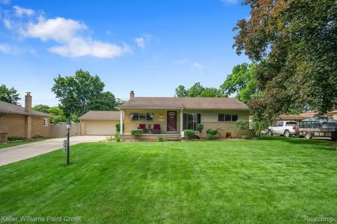 4574 Regina Dr, Shelby Township, MI 48316