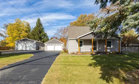 2571 N Williams Lake Rd, Waterford, MI 48327