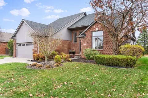 49730 Willowood Dr, Macomb, MI 48044