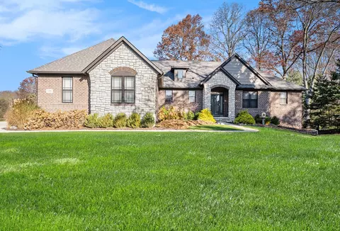 1058 Watersmeet Dr, Oxford, MI 48371
