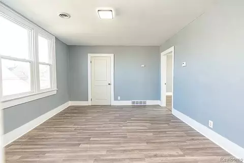 2346 Carpenter St, Hamtramck, MI 48212