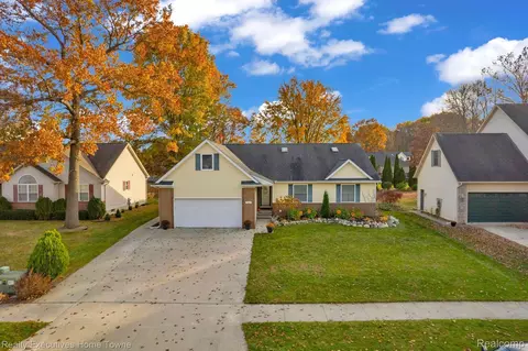 3807 Arlington Ave, Fort Gratiot, MI 48059