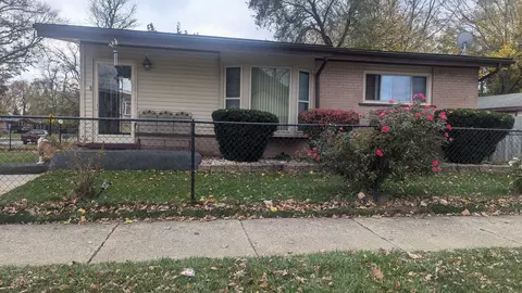 513 Moore St, Pontiac, MI 48342