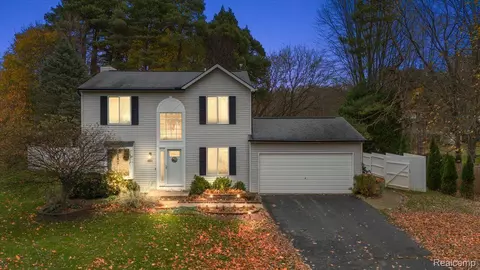480 Timberwood Trl, Ortonville, MI 48462
