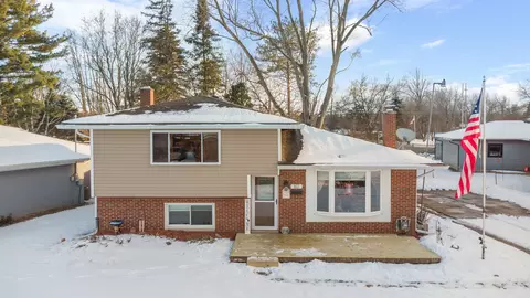 807 Worchester Dr, Fenton, MI 48430