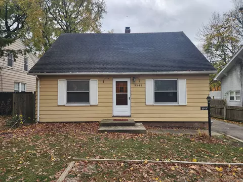 3543 Watkins Lake Rd, Waterford, MI 48328