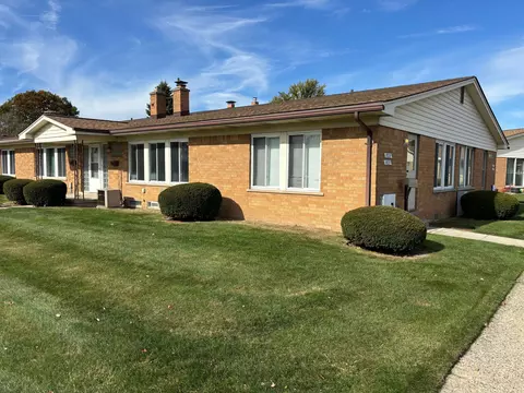 19233 E 13 Mile Rd, Roseville, MI 48066