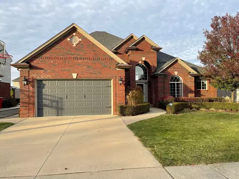 19345 Gold River Dr, Macomb, MI 48044