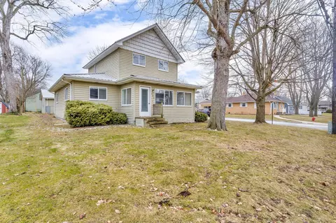 732 N 9th St, St. Clair, MI 48079