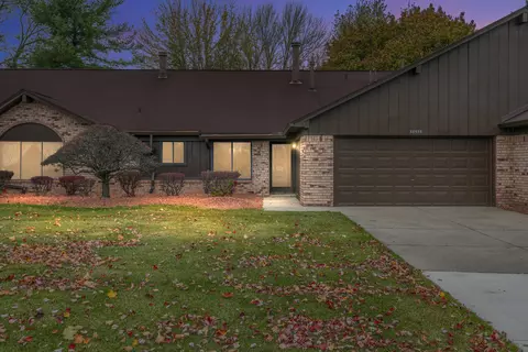 38533 Palm Meadow Dr, Clinton Township, MI 48036